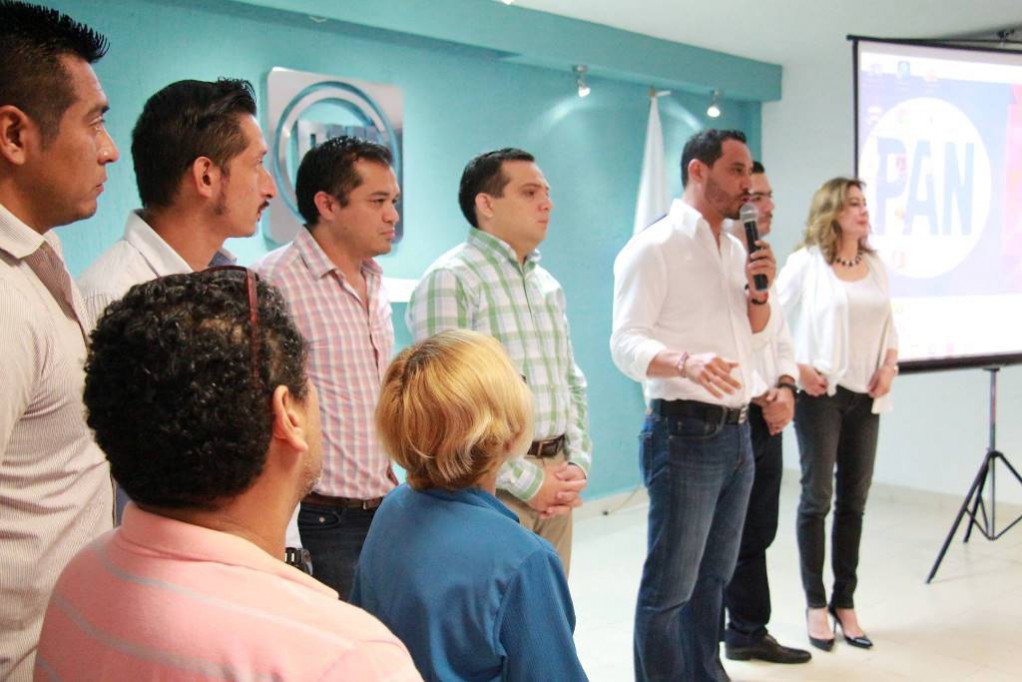 Panistas denuncian robo de vehículos Panistas denuncian robo de vehículos