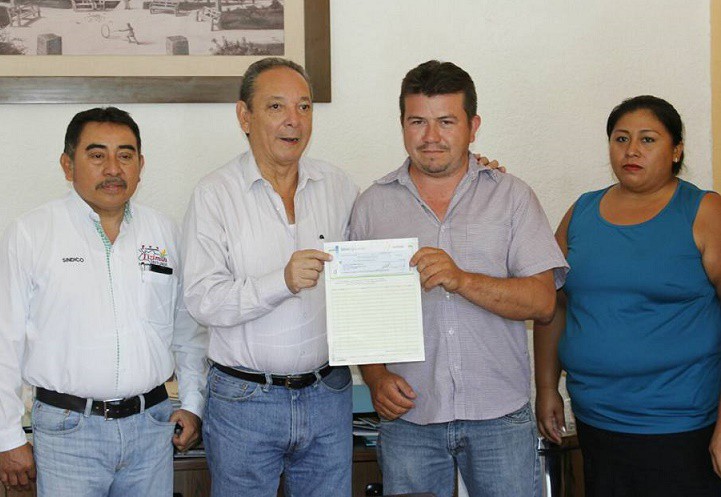 Secundaria pide apoyo para construir palapa comedor Secundaria pide apoyo para construir palapa comedor