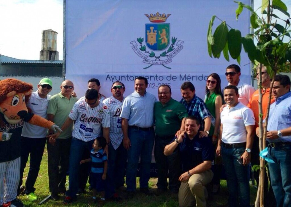 El Ayuntamiento y los Leones de Yucatán se unen para reforestar Mérida El Ayuntamiento y los Leones de Yucatán se unen para reforestar Mérida