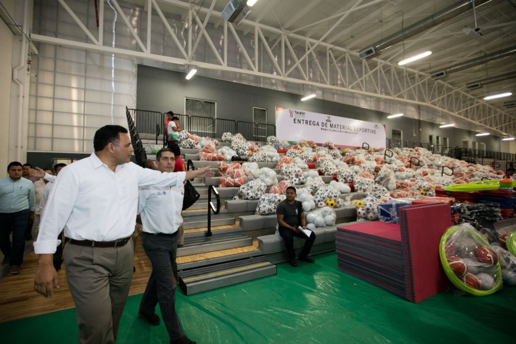 Entregan material deportivo a Ayuntamientos Entregan material deportivo a Ayuntamientos