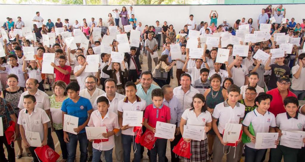 Reconocen a participantes de la XXXI Olimpiada de Matemáticas Reconocen a participantes de la XXXI Olimpiada de Matemáticas