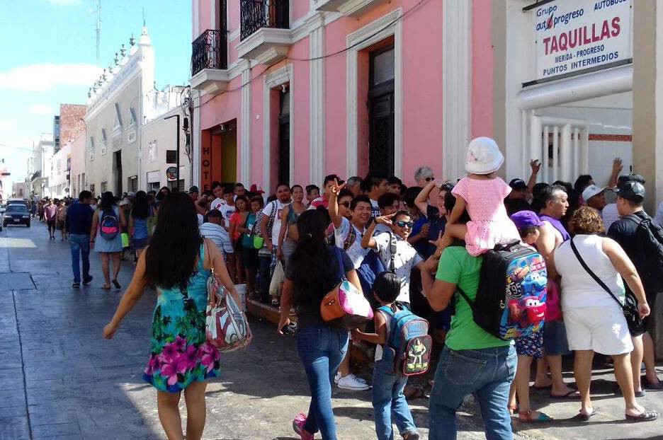 Miles de meridanos disfrutaron el Carnaval en Progreso Miles de meridanos disfrutaron el Carnaval en Progreso