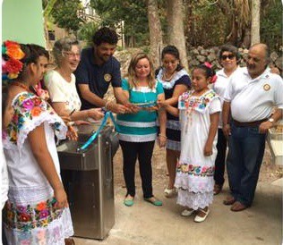 Bebedero de agua purificada ayuda a niños de Pixoy a no enfermarse Bebedero de agua purificada ayuda a niños de Pixoy a no enfermarse