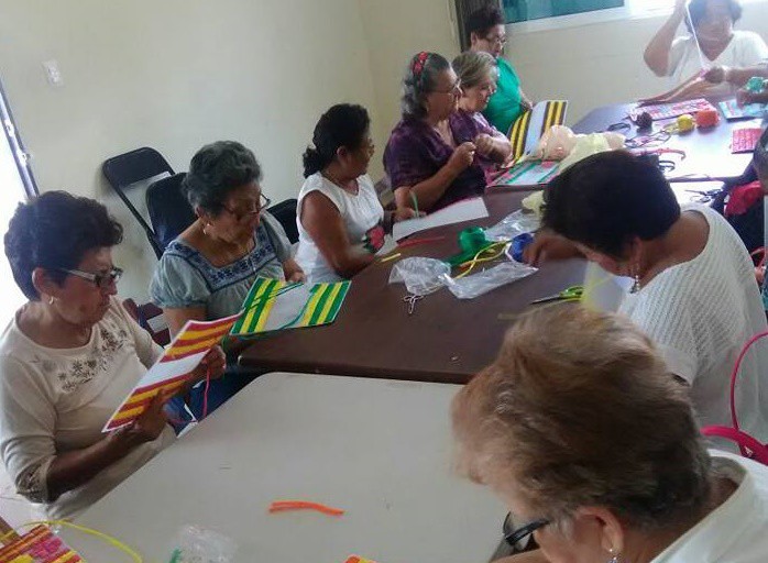 Continúan en Tizimín cursos de manualidades para ancianitos Continúan en Tizimín cursos de manualidades para ancianitos