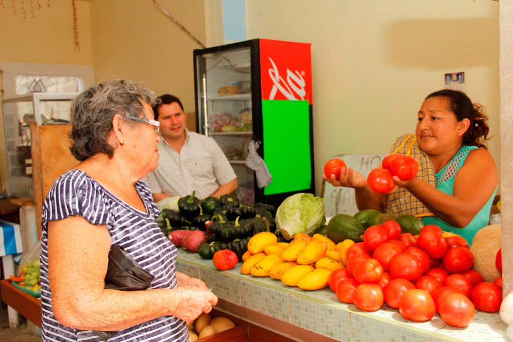 Negocios familiares salen adelante con Créditos Sociales Negocios familiares salen adelante con Créditos Sociales