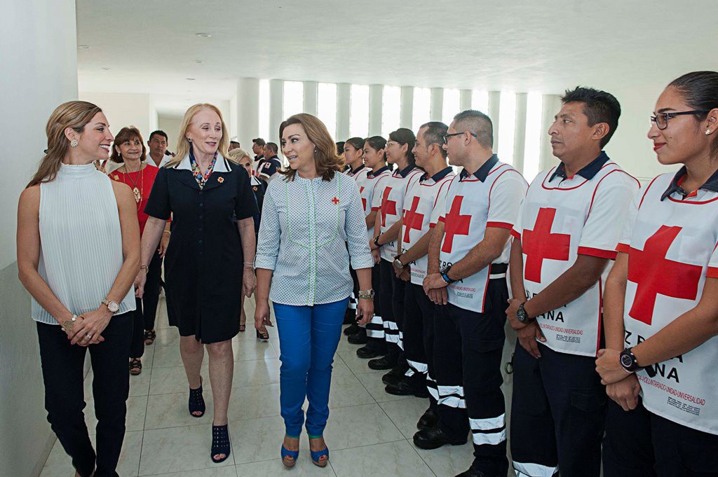 DIF Yucatán apoya la colecta de la Cruz Roja Mexicana DIF Yucatán apoya la colecta de la Cruz Roja Mexicana