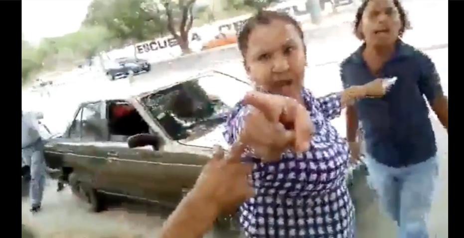 #LadyGarrote defiende a su hijo #LadyGarrote defiende a su hijo