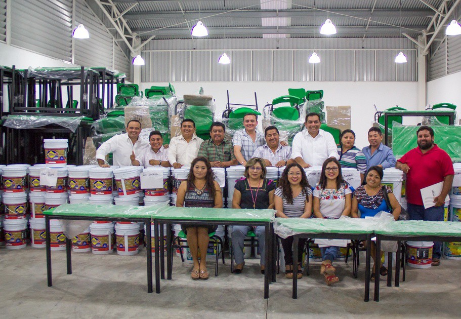 Mobiliario y pintura, para mejorar escuelas Mobiliario y pintura, para mejorar escuelas