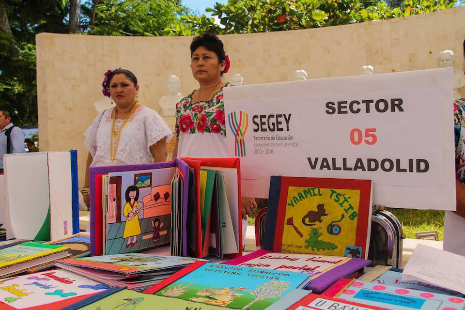 Promueven la lectura y escritura maya Promueven la lectura y escritura maya