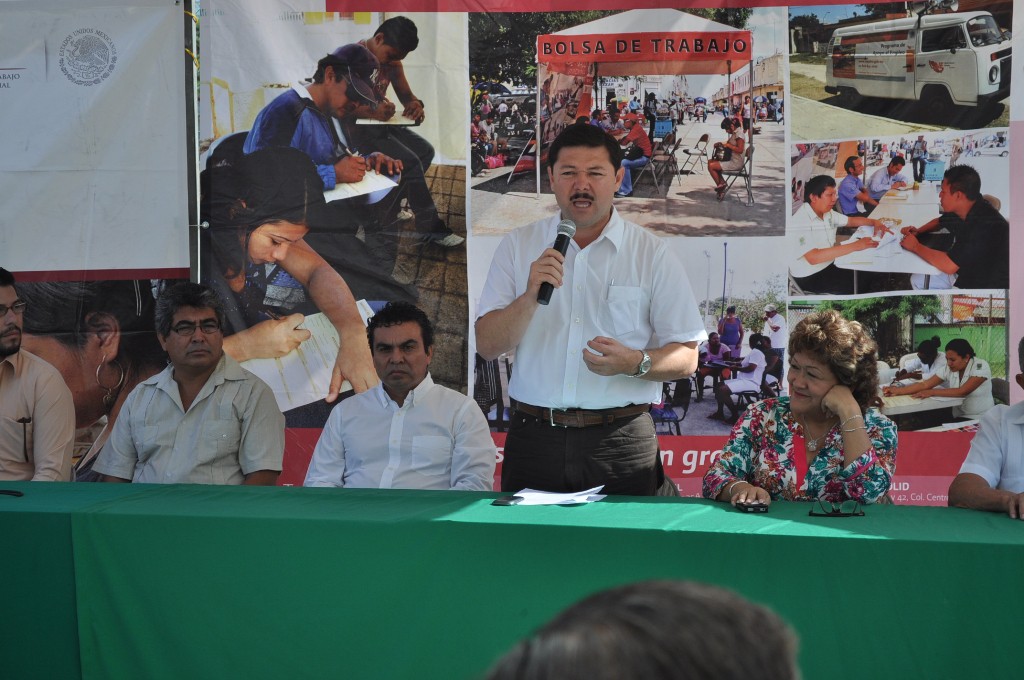 Habitantes de Juan Pablo II se benefician del programa “Bolsa de trabajo en tu colonia” Habitantes de Juan Pablo II se benefician del programa “Bolsa de trabajo en tu colonia”