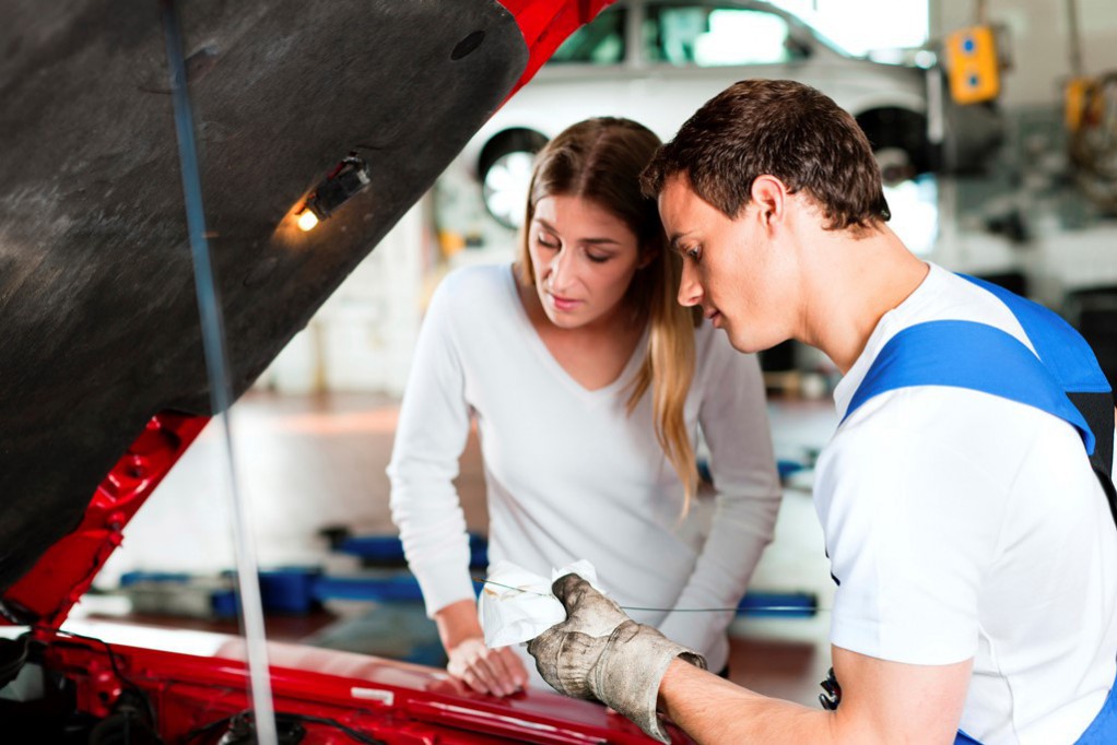 Revise su automóvil antes de salir a carretera Revise su automóvil antes de salir a carretera