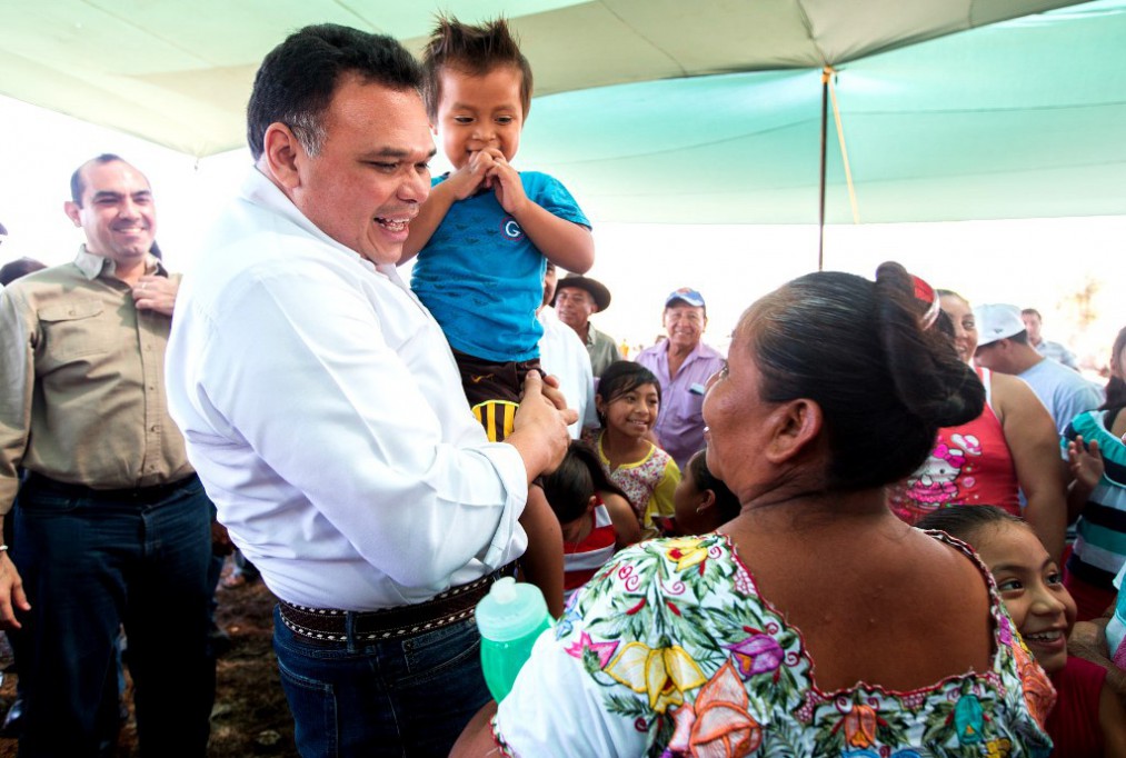 Entregan apoyos a familias campesinas Entregan apoyos a familias campesinas