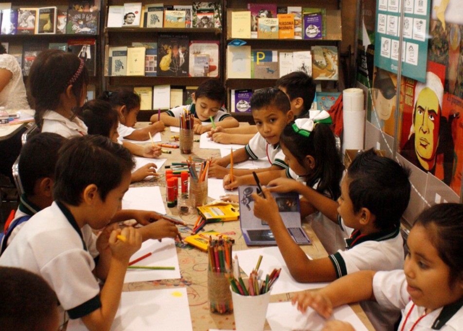Celebran el Día del Libro en la Biblioteca Central Celebran el Día del Libro en la Biblioteca Central