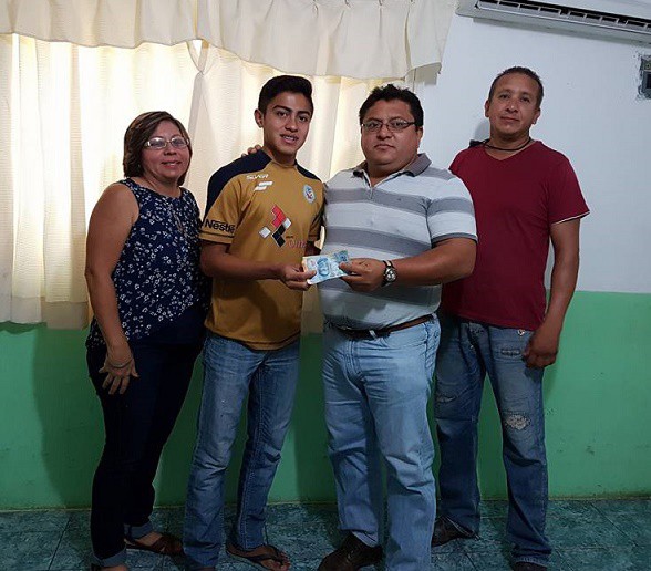 Joven futbolista de Sucilá a primera división Joven futbolista de Sucilá a primera división