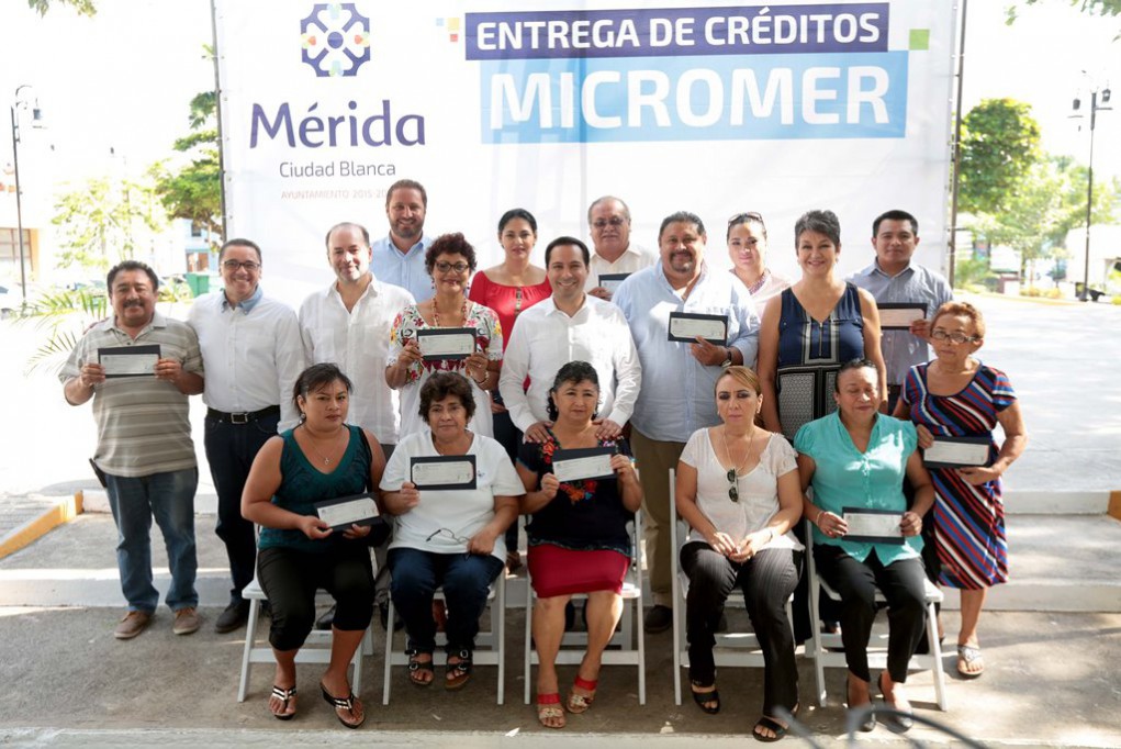 Entregan apoyos a microempresarios de Mérida Entregan apoyos a microempresarios de Mérida