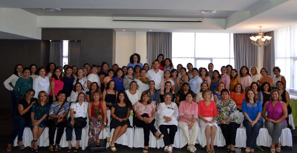 Festejan a mamás trabajadoras del Conalep Festejan a mamás trabajadoras del Conalep