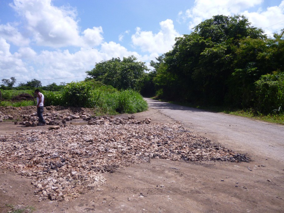 TIZIMIN: Olvidada la carretera que dirige a Chenkekén.\r\n TIZIMIN: Olvidada la carretera que dirige a Chenkekén.\r\n