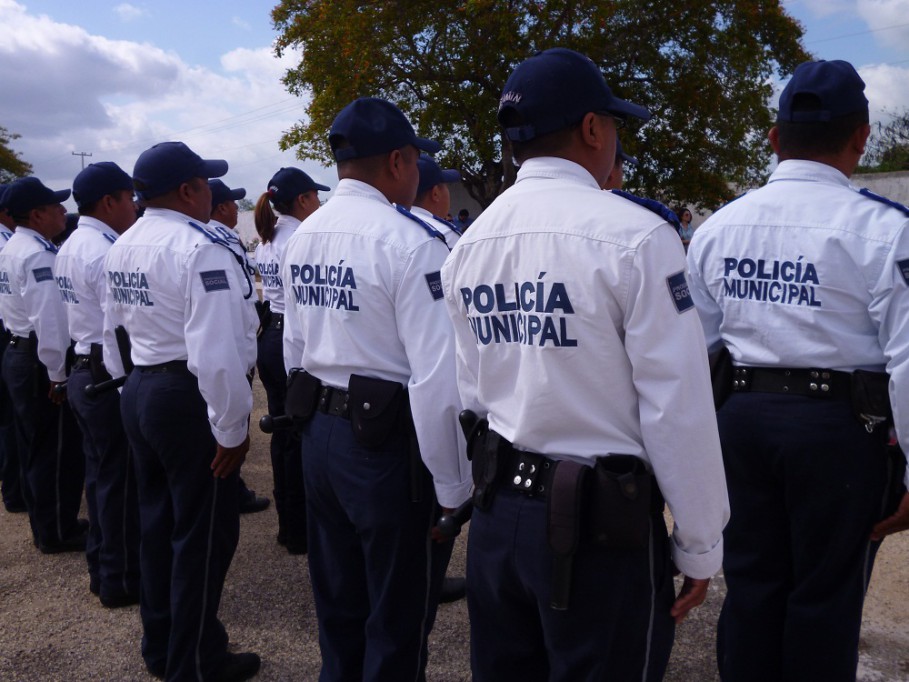 TIZIMIN: Elogian a policía por acto de honradez.\r\n TIZIMIN: Elogian a policía por acto de honradez.\r\n