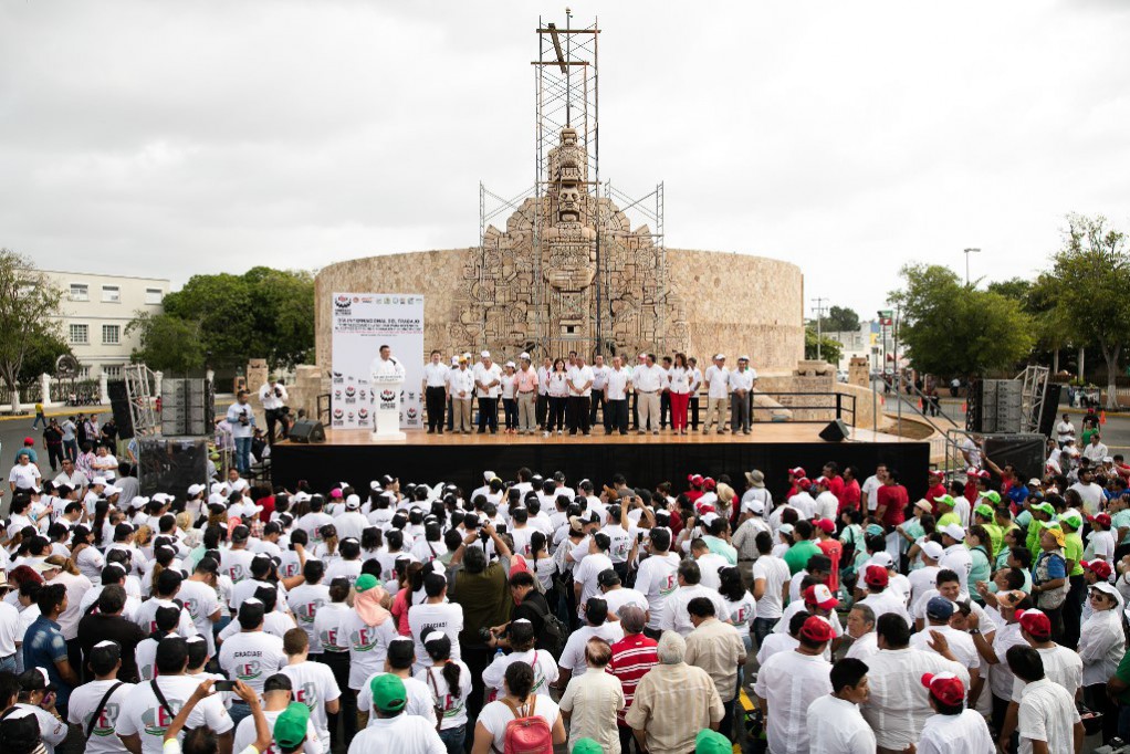 Marchan más de 55 mil trabajadores Marchan más de 55 mil trabajadores