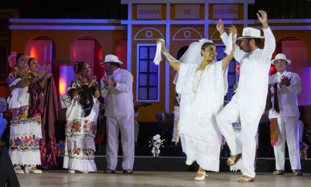 Realizan una “Boda mestiza” en la Ciudad de México Realizan una “Boda mestiza” en la Ciudad de México
