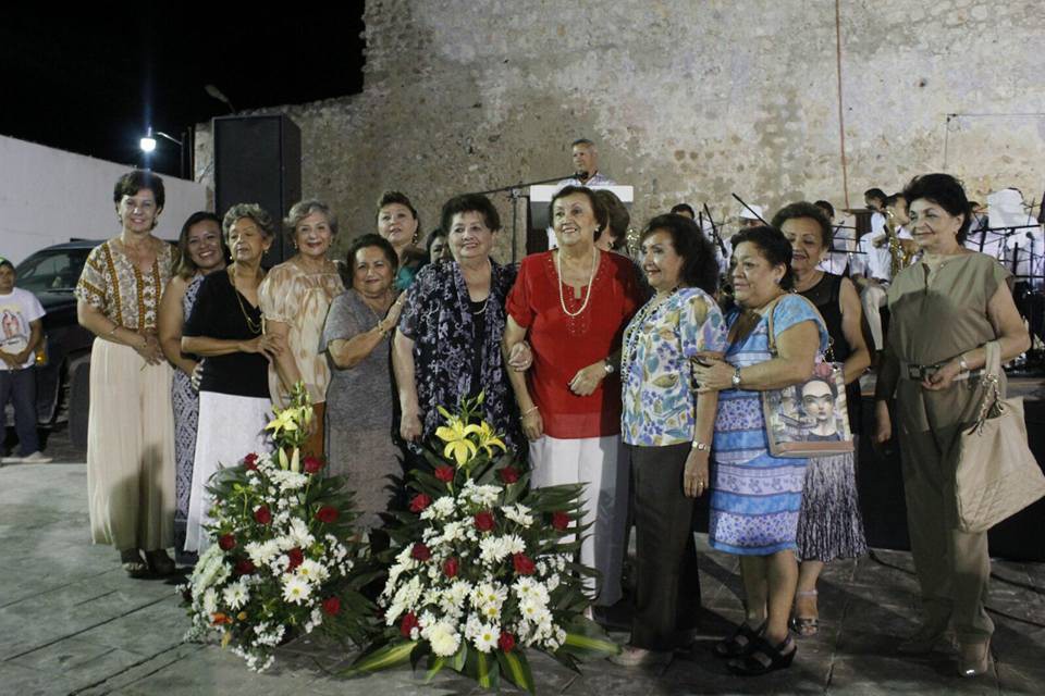Rinden homenaje a distinguida maestra tizimileña Rinden homenaje a distinguida maestra tizimileña