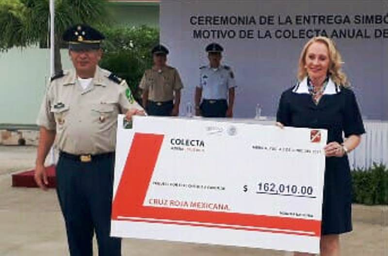Militares entregan donativo a la Cruz Roja Militares entregan donativo a la Cruz Roja