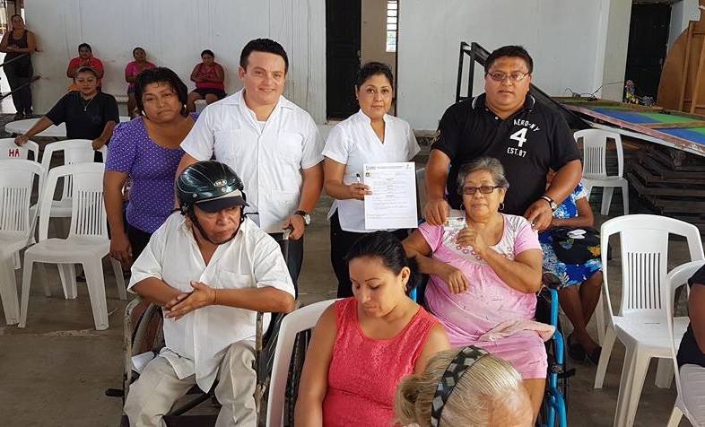 Entrega DIF estatal credenciales a discapacitados en Sucilá Entrega DIF estatal credenciales a discapacitados en Sucilá