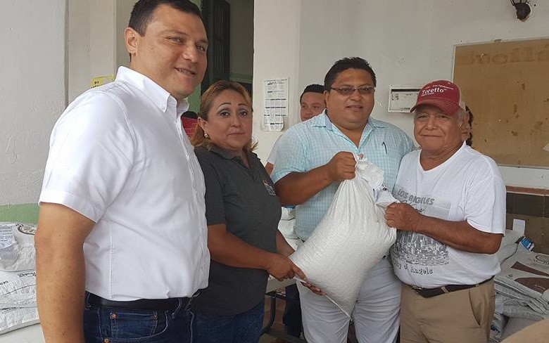Reciben maíz agricultores de Sucilá Reciben maíz agricultores de Sucilá