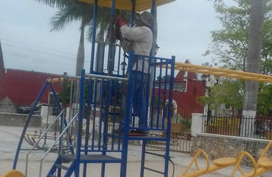 Reparan parque infantil de Sucilá Reparan parque infantil de Sucilá