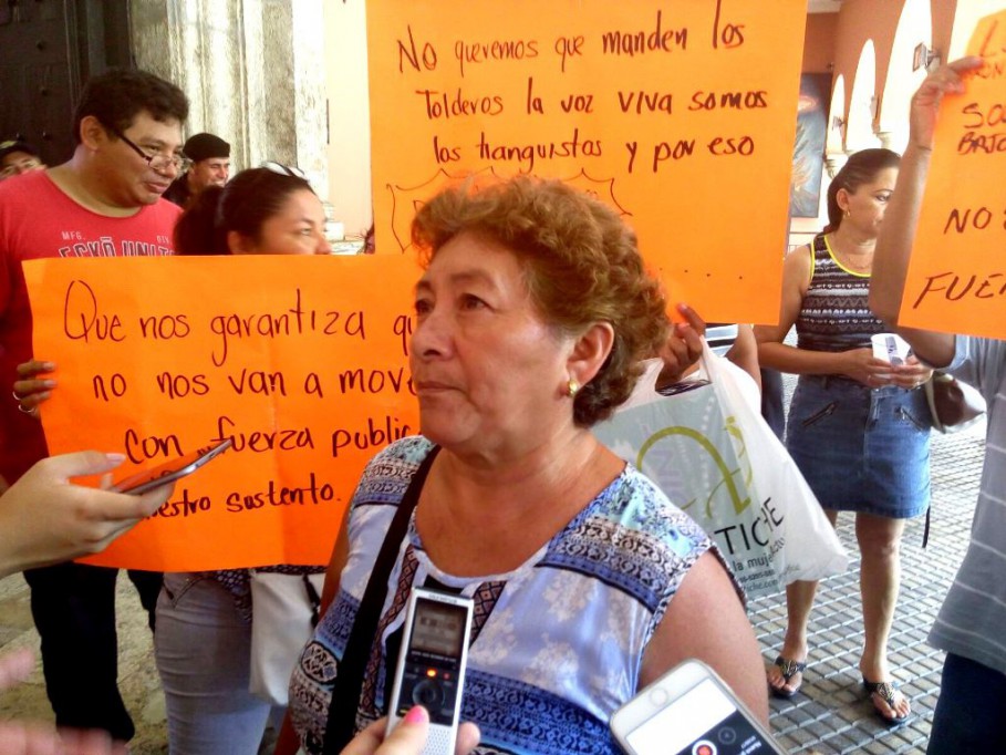 Tianguistas se manifiestan en el Ayuntamiento Tianguistas se manifiestan en el Ayuntamiento