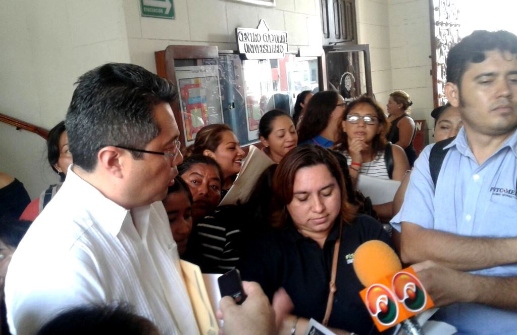 Padres inconformes con el proceso de admisión en la UADY Padres inconformes con el proceso de admisión en la UADY