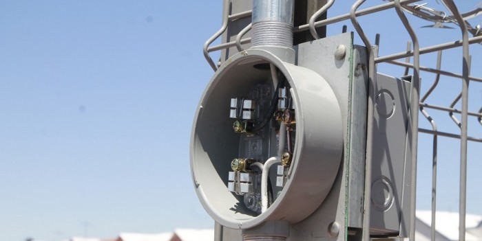 Piden a CFE atender queja de vallisoletano por instalación de "diablito" Piden a CFE atender queja de vallisoletano por instalación de "diablito"