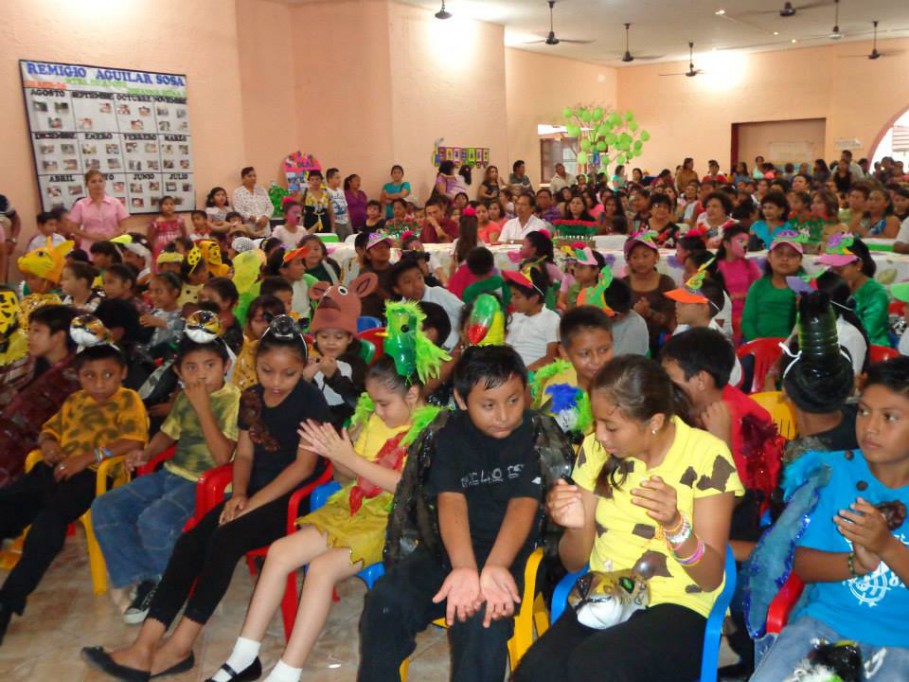 TIZIMIN: Graduados de primaria se despiden de su escuela.\r\n TIZIMIN: Graduados de primaria se despiden de su escuela.\r\n