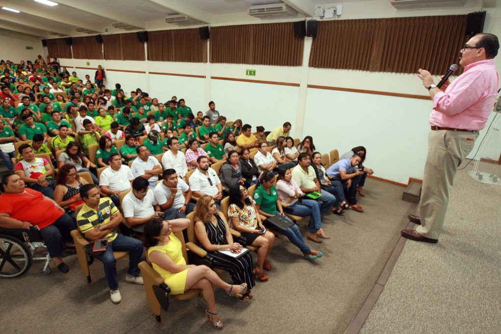 Ramírez Marín dialoga con universitarios Ramírez Marín dialoga con universitarios
