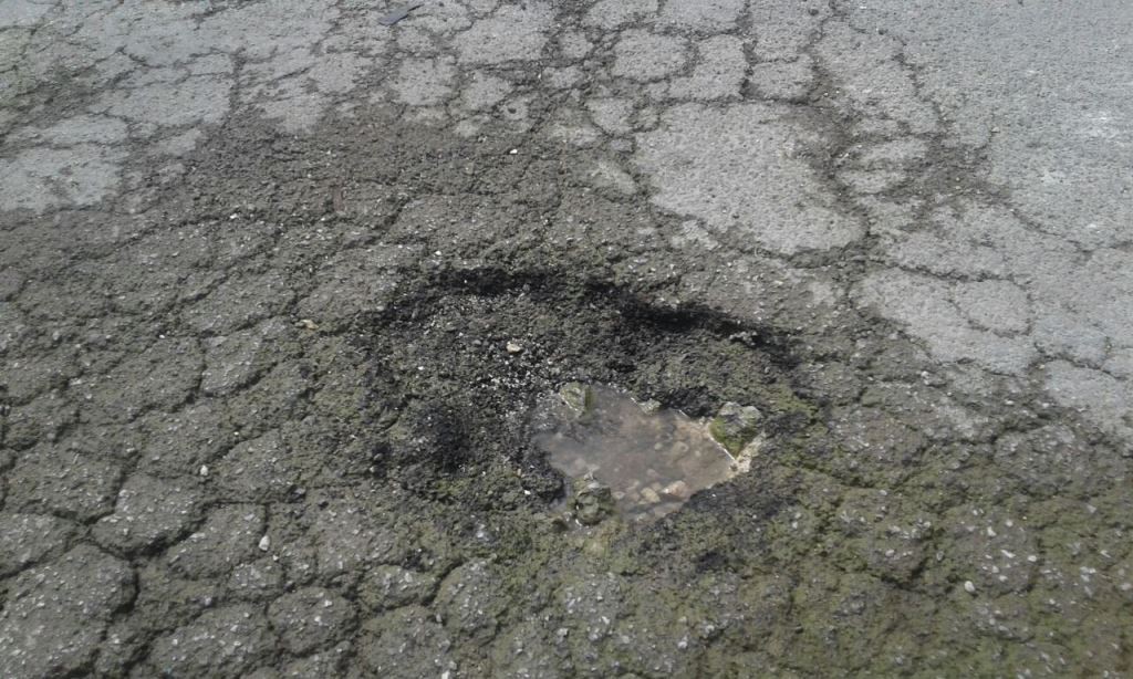 "Reparan" fuga, pero se sigue tirando el agua "Reparan" fuga, pero se sigue tirando el agua