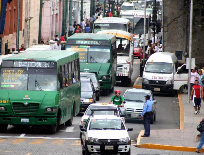 Proponen carriles para transporte urbano Proponen carriles para transporte urbano