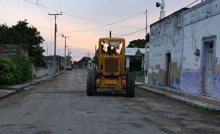 Reconstruyen calles en Sucilá Reconstruyen calles en Sucilá