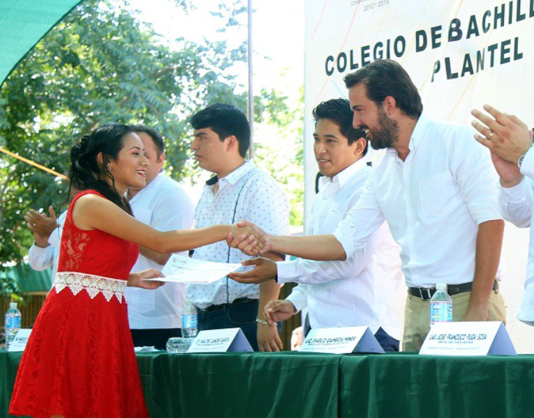 Más oportunidades para los jóvenes Más oportunidades para los jóvenes