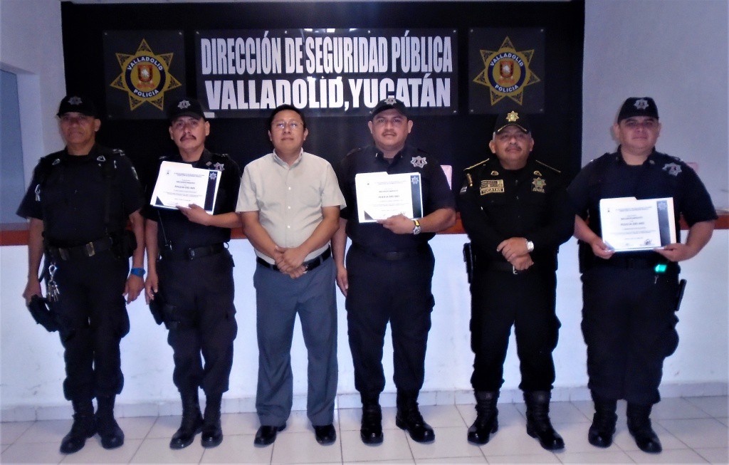 Reconocen méritos de policías vallisoletanos Reconocen méritos de policías vallisoletanos