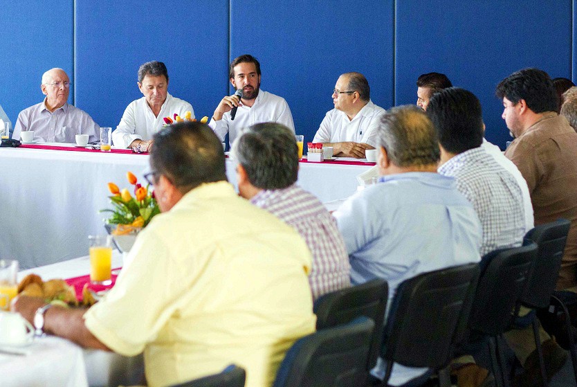 Salud y creación de empleos, ejes de acción de Pablo Gamboa Salud y creación de empleos, ejes de acción de Pablo Gamboa