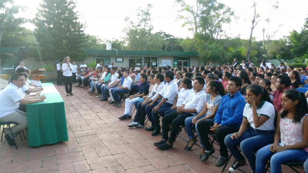 Dan bienvenida a nuevos alumnos del Conalep Valladolid Dan bienvenida a nuevos alumnos del Conalep Valladolid