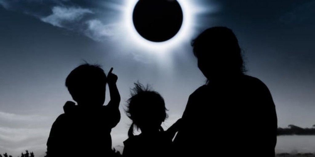 Escuelas de Coahuila prohíben ver el eclipse Escuelas de Coahuila prohíben ver el eclipse