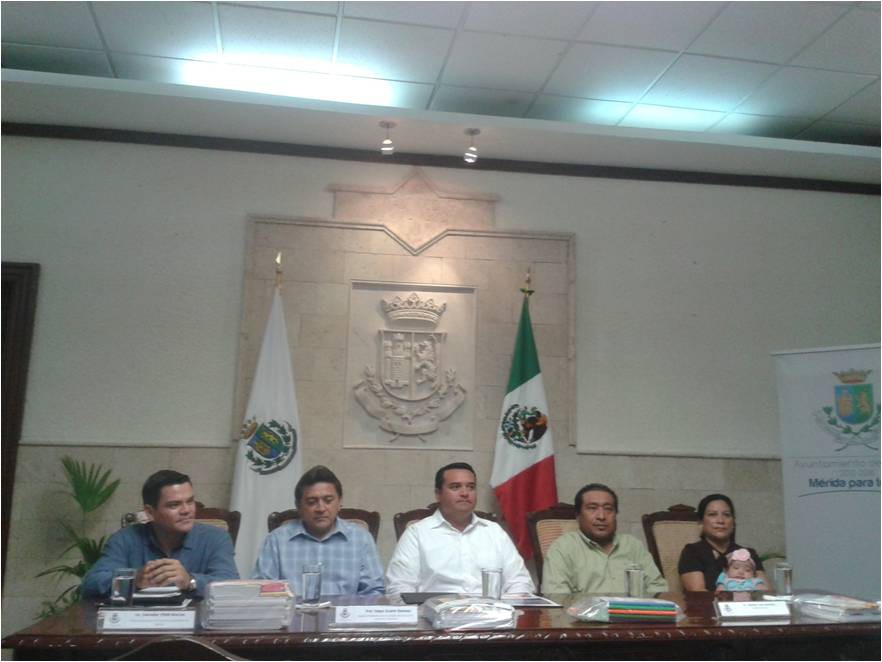 Pide una computadora al alcalde Pide una computadora al alcalde