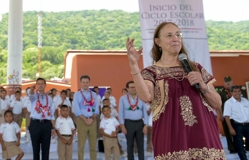 #EpicFail Nuño llama "astróloga" a la astrónoma Julieta Fierro #EpicFail Nuño llama "astróloga" a la astrónoma Julieta Fierro