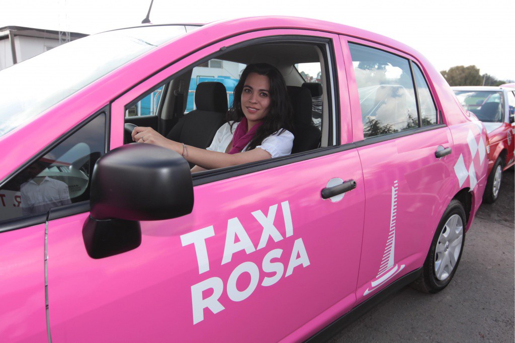 Sin fecha para que circulen los "taxis rosas" Sin fecha para que circulen los "taxis rosas"