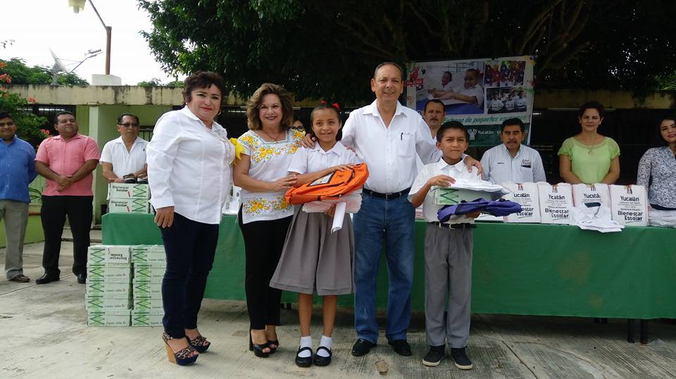 Más de 13 mil paquetes de útiles escolares se distribuyen en Tizimín Más de 13 mil paquetes de útiles escolares se distribuyen en Tizimín