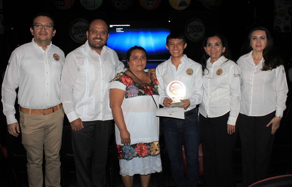 Joven indígena de Valladolid destaca en premio por labor social Joven indígena de Valladolid destaca en premio por labor social