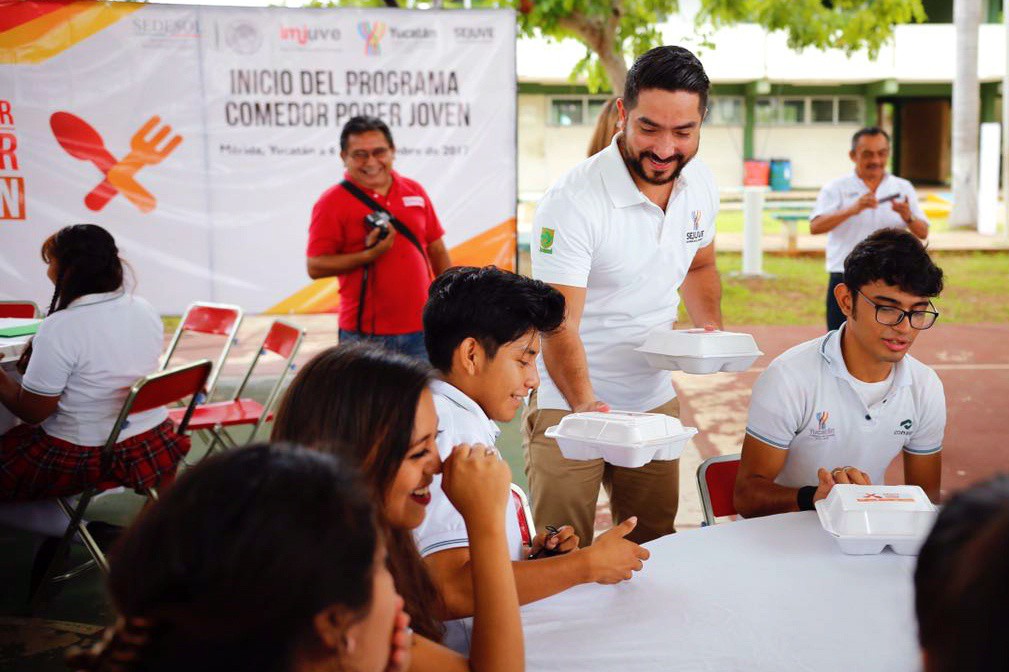 “Comedor Poder Joven” beneficia a más de 200 estudiantes “Comedor Poder Joven” beneficia a más de 200 estudiantes