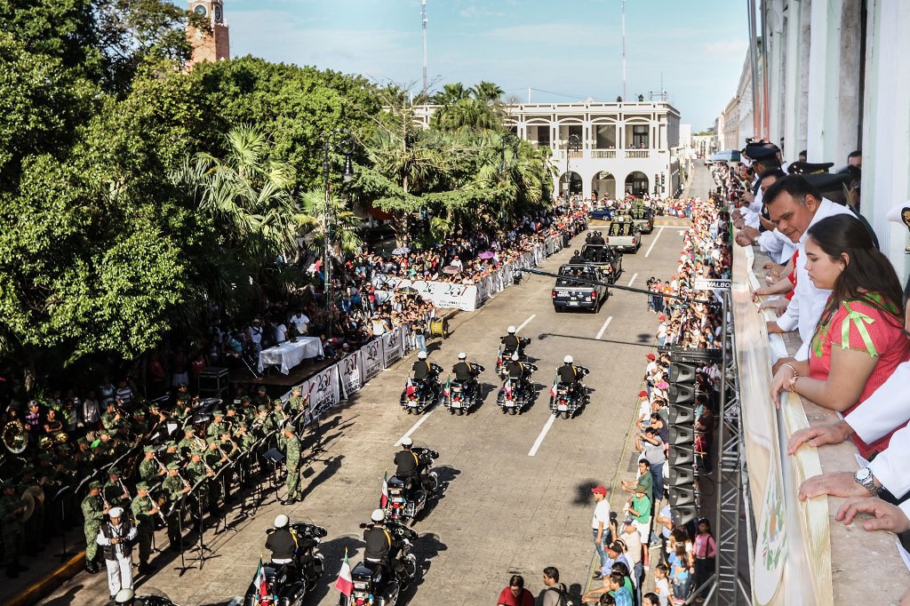 Vistoso desfile cívico-militar Vistoso desfile cívico-militar