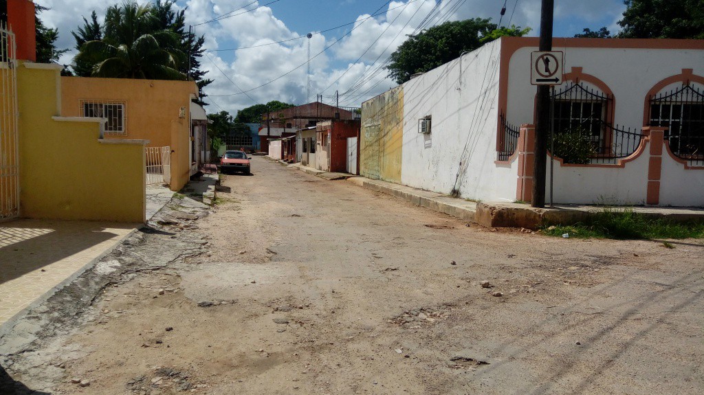 Urge atender deplorable calle en Valladolid Urge atender deplorable calle en Valladolid